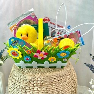SOLD! Adorable Felt Easter Basket